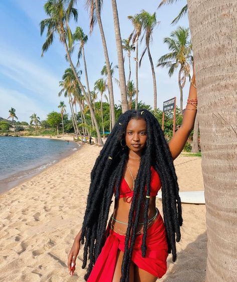 Trinidad Girls, Aesthetic Locs, Island Girl Aesthetic, Beach Outfit Black, Black Femininity Aesthetic, Rasta Girl, Faux Locs Styles, Femininity Aesthetic, Y2k Hairstyles