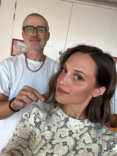 Alicia Vikander’s New Chunky Bob Is Ready For Autumn Alicia Vikander Short Hair, Vikander Alicia, Alicia Vikander Hair, Chest Length Hair, Ghd Creative Curl Wand, Alicia Vikander Style, One Length Bobs, Shampoo For Gray Hair, Ready For Autumn