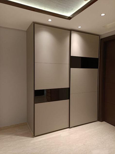 Matte Wardrobe Design Bedroom, Matt Wardrobe Design, Wardrobe Matte Laminate Design, Sliding Wordroab Design, Laminate Design For Wardrobe, Sliding Wordroab Design Modern, Sanmaika Design For Bedroom, Pu Wardrobe Design, Bedroom Laminate Design