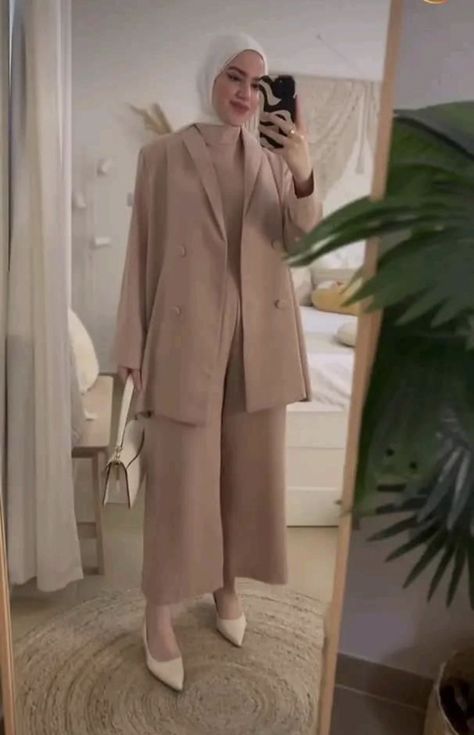 Modest Office Outfits Hijab, Classic Outfits For Women Hijab, Hijabi Blazer Outfit, Classy Hijabi Outfits, Hijab Formal Outfit, Hijabi Formal Outfits, Elegant Hijab Outfit, Modest Office Wear, Classy Hijab Outfits