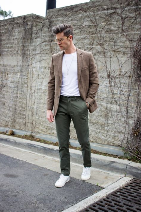 Plaid tan blazer + white t-shirt + olive pants + white sneakers Green Pants With White Shirt, Olive Green Pants Outfit Men, Dads Outfits, Green Pants Outfit Men, Olive Pants Men, Olive Pants Outfit, Olive Green Pants Outfit, Green Pants Men, Olive Green Shoes