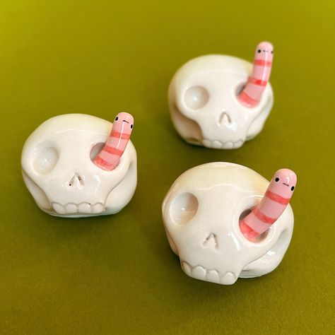 I’ve made a small hoard of skull and worm sculptures! (There’s actually six in total!) They feel very fitting for spooky season! 💀🪱 When I have some more time in the new year, I’d really like to try my hand at making a big version of these! 🏷 #sculpture #characterdesign #skull #clay #ceramic #handmade #worm #trinket #giftidea Cursed Clay Art, Clay Gyroid, Small Clay Projects For Beginners, Small Clay Trinkets, Creepy Clay Ideas, Clay Oddities, Small Clay Art, Weird Clay Art, Polymer Creatures