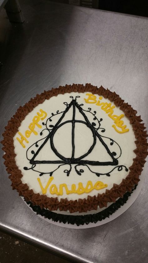 Voldemort Cake, Harry Potter Birthday Cake Easy, Simple Harry Potter Cake Ideas, Simple Harry Potter Cake, Easy Harry Potter Cake, Porter Cake, Harry Potter Decal, Korean Vibe, Harry Potter Cupcakes