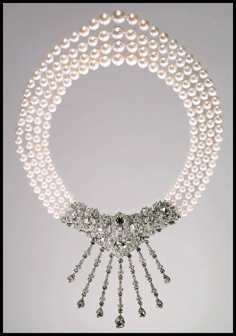 Pearl necklace with diamond clasp by Cartier, circa 1939. Owned py Marjorie Merriweather Post. Pearl Necklace With Diamond, Marjorie Merriweather Post, Amazing Necklaces, Jewelry Vault, Expensive Necklaces, Queens Jewels, Cartier Necklace, Jewellery Exhibition, Necklace With Diamond