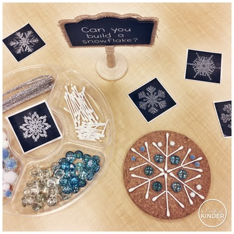 Ice Preschool, Build A Snowflake, Kindergarten Invitations, Investigation Table, Kindergarten Christmas, Winter Unit, Winter Activities Preschool, Snow Theme, Winter Classroom