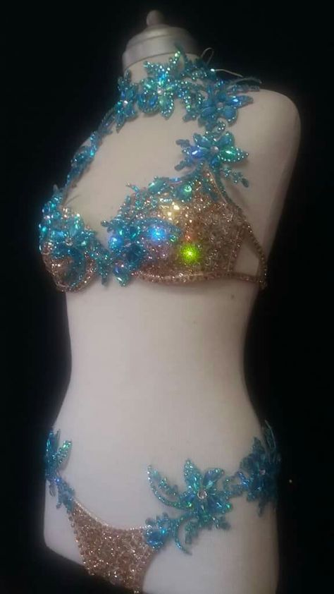 WBFF SUIT www.magicbikinis.co.za Mermaid Bathing Suit, Aesthetic Swimsuit, Aerial Costume, Belly Dancer Costumes, Avatar Dr, Festival Rave Outfit, Samba Costume, Diy Bra, Mermaid Swimsuit