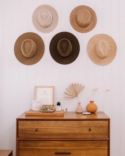 Hat On Wall Bedroom, Hat Wall Display Bedrooms Mounted, Western Hats On Wall, Hat Wall Display Bedrooms Hanging, Cowgirl Hat Wall Decor, Hats On Wall Bedroom, Wall Hat Display, Hat Wall Bedroom, Cowboy Hat On Wall