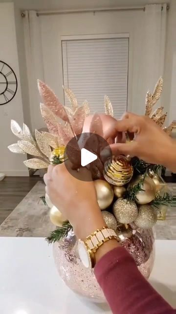 Porshi on Instagram: "Absolutely amazing Christmas ornament bouquet by @tashdesignsca 
Via @glamdecorista 
⚡️ Follow me @homedecorhut for more inspo 
⚡️Dm me @porshisdesign for your e-design inquiries 
:
:
:
:
:
:
:
:
:
:
#bouquet #hogardulcehogar #prettydiy" Christmas Bouquet Ideas, Ornament Centerpieces, Ornament Bouquet, Christmas Floral Arrangements Diy, Outdoor Christmas Decoration Ideas, Outdoor Decoration Ideas, Gold Christmas Ornaments, Christmas Bouquet, Creative Christmas Trees