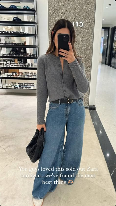 Gap Women Outfits, Long Polo Outfit Women, Green Sweater And Jeans Outfit, Gap Style Women, Everyday Outfit Inspirations, Ootd Office, Green Ootd, Wide Leg Trousers Outfit, Sweater And Jeans Outfit