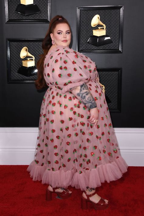 Tess Holliday at the 2020 Grammys Fashion Outfits For Plus Size, Plus Size Reference, Tess Holiday, Fat Style, Most Iconic Dresses, Tess Holliday, Redhead Woman, Lirika Matoshi, Maximalist Fashion