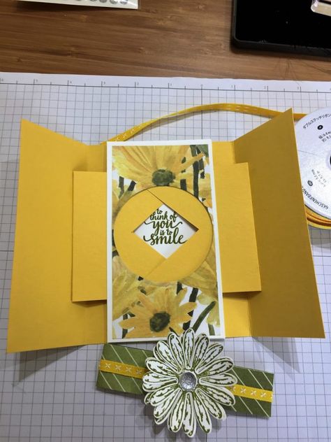 Paper Camera, Shutter Card, Daisy Cards, Wine Bottle Diy Crafts, Team Training, Interactive Cards, Making Greeting Cards, Fancy Fold Cards, Card Tutorial