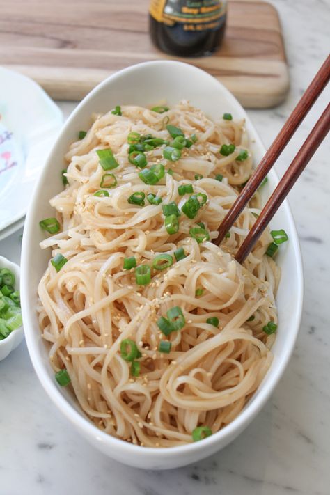 Longevity Noodles for The Lunar New Year! This recipe literally takes 15 minutes! Here's to good luck and a long and happy life! #asianfood #noodles #chinesenewyear #lunarnewyear Chinese Long Life Noodles, Long Life Noodles, Noodles Chinese, Longevity Noodles, Chinese New Year Food, Asian Noodle Recipes, Sesame Noodles, Thai Noodles, Chinese Noodles