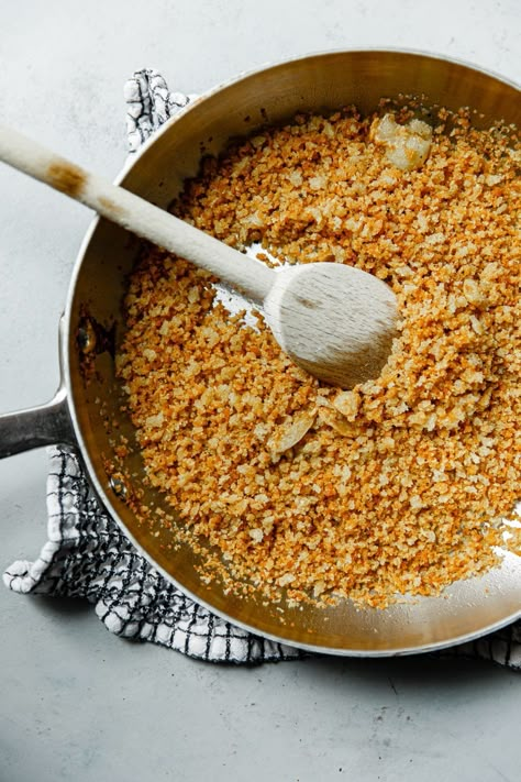 Crispy Garlic Bread Crumbs - A Beautiful Plate Toasted Panko Bread Crumbs, Breakfast Carrot Cake, Panko Bread Crumbs Recipe, Crispy Garlic Bread, Toasted Bread Crumbs, Pastas Salads, Quick Sides, Sauteed Beet Greens, Homemade Bread Crumbs