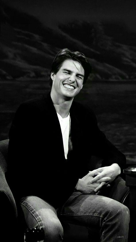 Tom Cruise Wallpaper Iphone, Tom Cruise 80s Aesthetic, Tom Cruise Black And White, Tom Cruise Photoshoot, Tom Cruise Wallpaper, Tom Cruise 80s, Tom Cruise Smile, Young Tom Cruise, Tom Cruise Hot