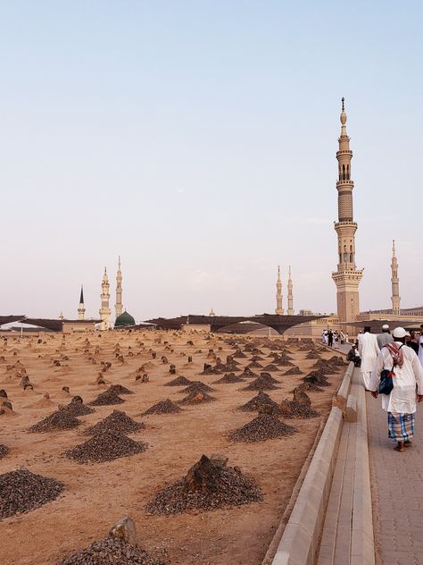 Jannatul Baqi is located next to Masjid Nabawi in Medina. Jannatul Baqi, Masjid Al Nabawi, Al Masjid An Nabawi, Masjid Nabawi, Ramadan 2024, Karbala Video, Medina Mosque, Islamic Patterns, Mecca Wallpaper