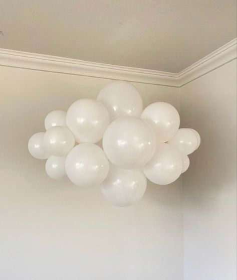 California Baby Shower, Hot Air Balloon Theme, Soccer Theme Parties, Balloon Cloud, Balloon Theme, Streamer Backdrop, Balloon Clouds, Cloud Decoration, California Baby