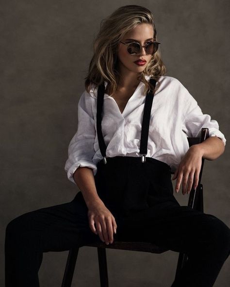 Androgynous Women, Woman In Suit, Black Suspenders, Mode Boho, Woman Suit Fashion, Model Poses Photography, Female Poses, Suit Fashion, Model Poses