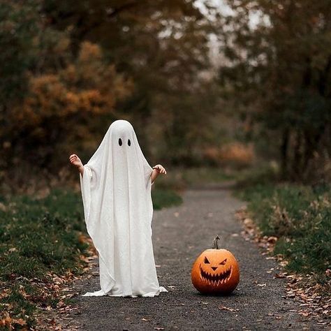 Creepy Urban Legends, Halloween Mini Session, Ghost Family, Ghost Photography, Urban Legend, Fall Mini Sessions, Halloween Photography, Halloween Photo, Little Ghost