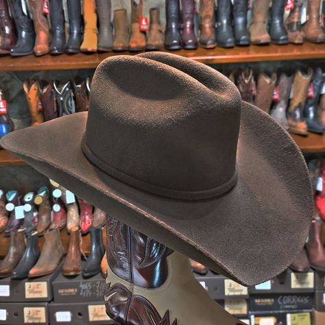 Sombrero Cowboy, Looks Country, Western Hats, Cow Boy, Western Cowboy, Sanders, Panama Hat, Fedora, Cowboy Hats