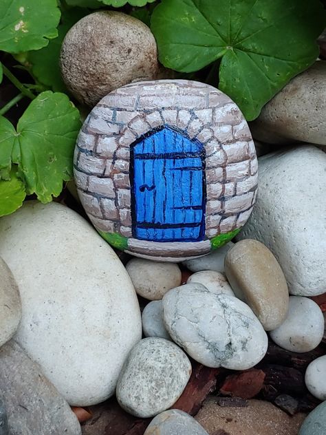 Fairy House Rock Painting Ideas, Rock Painting Fairy House, Painted Fairy Doors On Rocks, Rock Painting Fairy Doors, Painted Rock Fairy Garden, Fairy Door Painted Rocks, Painted Shells, Green Door, Blue Door