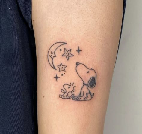 Snoopy tattoo Sparkle Tattoo, Snoopy Tattoo, How To Have Style, Handpoke Tattoo, 4 Tattoo, Hand Poked Tattoo, Cute Little Tattoos, Dainty Tattoos, Subtle Tattoos