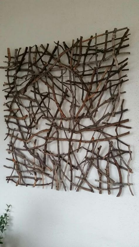 22 Simple Ways to Make Your Wall More Lively Stick Wall Hanging, Takken Decor, Tre Kunst, Twig Crafts, Twig Art, Diy Wand, Wood Wall Art Diy, Deco Nature, Stick Art