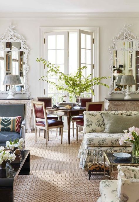 Grandmillenial Style, Veranda Magazine, Glam Pad, Room Paint Colors, Georgian Homes, Birmingham Alabama, Traditional Living, Paint Colors For Living Room, Design Del Prodotto