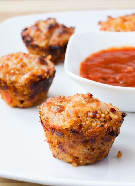 Easy Quinoa Pizza Bites are like mini delicious and healthy pizzas, and great for Super Bowl or any parties! Quinoa Pizza Bites, Best Quinoa Recipes, Easy Quinoa, Craving Pizza, Healthy Pizza, Pizza Bites, Quinoa Recipes, Vegetarian Recipes Dinner, How To Cook Quinoa