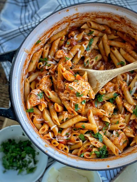 One Pot Healthy Chicken Parm Pasta Recipes With Calorie Count, Healthier Spaghetti, Chicken Parm Pasta, Sweet Savory And Steph, Parm Pasta, Pasta Cheese, Spaghetti Dinner, Calorie Count, Pre Cooked Chicken