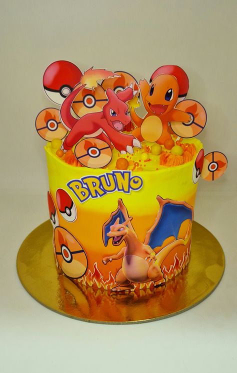 Pokemon Birthday Cake Charmander, Charmander Cake Birthdays, Charmander Cake Ideas, Charmander Birthday Cake, Charmander Birthday Party, Pokemon Cake Charizard, Charzard Birthday Cakes, Pokémon Cakes, Charizard Cake