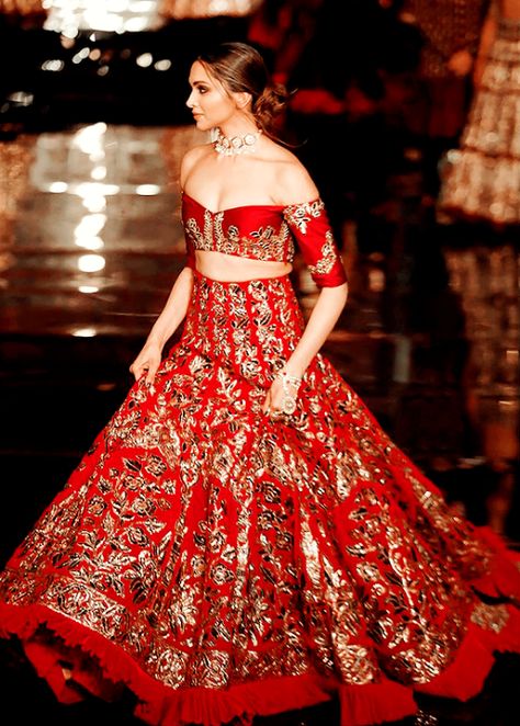 Manish Malhotra Bridal, Manish Malhotra Collection, Nikkah Dress, Deepika Padukone Style, Choli Designs, Manish Malhotra, Indian Lehenga, Indian Gowns, Indian Bridal Outfits