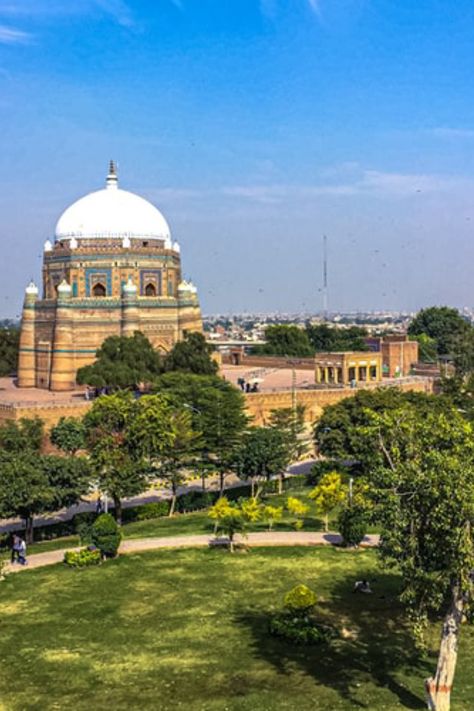 Chenab River, Punjab Travel, Multan Pakistan, Punjab Pakistan, Photo Beautiful, Summer Trip, Travel Nature, School Art, The Bank