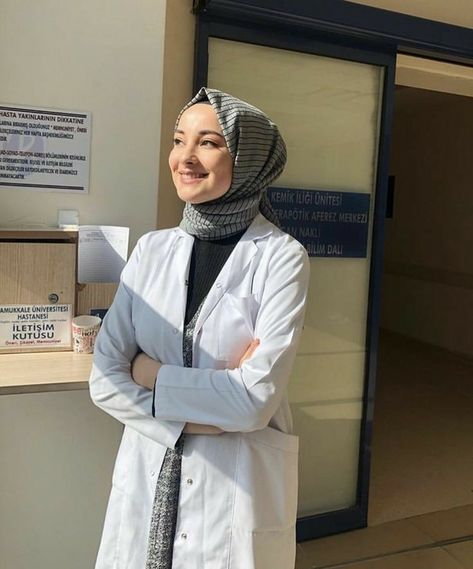 Hijabi Doctor Outfit, Hijabi Doctor, Song Urdu, Doctor Girl, Professional Profile Pictures, Urdu Status, Aesthetic Status, Medical Scrubs Outfit, Medical Pictures