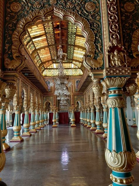 The main hall at the entrance of the Mysuru Palace Indian Throne Room, Mysuru Palace, Temple Backdrop, Indian Castle, Persian Palace, The Golden Palace, Temple Room, Photography Name Logo, Indian Wedding Clothes For Men