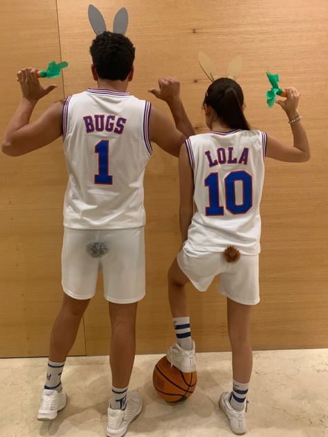 Couple halloween costume ideas, lola bunny from space jam tune squad Space Jam Costume Couple, Bunny Squad Costume, Tunes Squad Costume, Tune Squad Halloween Costume, Lola Bunny And Bugs Bunny Costume, Bugs And Lola Costume, Tune Squad Costume, Tom And Jerry Costume, Space Jam Costume