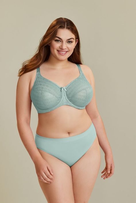 Get to Know Glamorise, the Plus Size Bra Brand that JUST Turned 101 Years Old! Back when bras were still called brassieres, Glamorise Foundations Inc. closed the undergarment sizing gap by offering plus size bra sizes that could not be found anywhere else. #plussize Stylized Face, Plus Size Bras, Plus Size Halloween Costume, Plus Size Brides, Plus Size Costumes, Plus Size Fashion Tips, Curvy Fashionista, Bra Models, Bra Brands