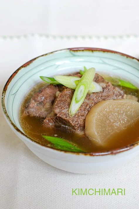 Beef Short Rib Soup or Galbitang is a great tummy warming soup that is simple and easy to make. Serve with rice and Kimchi. Beef Short Rib Soup, Short Rib Soup, Korean Beef Short Ribs, Korean Soups, Rib Soup, Korean Soup, Asian Soups, Korean Food Recipes, Korean Beef