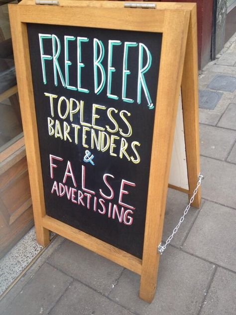 28 Humorous Pub Signs That Make You Want A Drink Chalkboard Bar, Marketing Humor, Bar Quotes, Funny Bar Signs, False Advertising, Sandwich Bar, Beer Quotes, Free Beer, Restaurant Signs