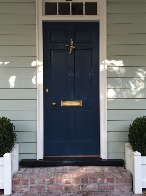 Perfectly Southern Front Door Colors – Garden & Gun Interior Front Door Color Entryway, Southern Front Door, Interior Front Door Color, Front Door With Transom, Front Door Decor Ideas Entrance, Door With Transom, Navy Front Door, Exterior House Doors, Interior Front Door