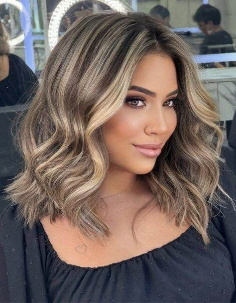 20 Gorgeous Dark Balayage Looks You Need ASAP - 162 Brunette Foilyage, Dark Base Balayage Blonde, Low Maintenance Blonde Balayage On Dark Hair, Blonde Balayage On Dark Hair Bob, Dark Base Blonde Balayage, Summer Balayage Brunette To Blonde, Bayalage On Short Hair, Bronde Balayage 2024, Summer Brown Hair