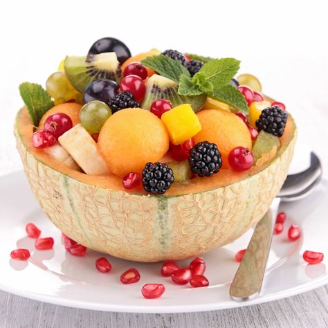 Fruit Platter Designs, Summer Salads With Fruit, Fresh Fruit Salad, Clean Eating Breakfast, Fruit Mixes, Idee Pasto Sano, Food Obsession, Fruit Recipes, Pretty Food