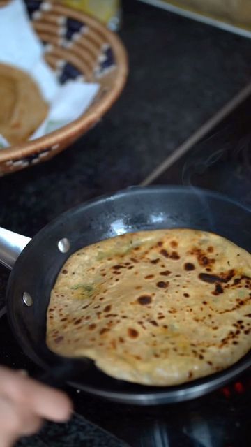 Aloo Ka Paratha, Potato Stuffing, Red Chilli Powder, Red Chili Flakes, Green Chili, Chaat Masala, Pakistani Food, Coriander Powder, Chili Flakes