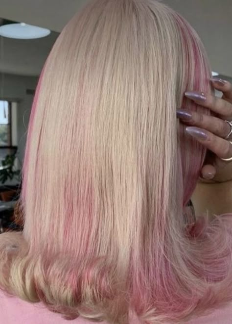 Light Pink With Blonde Hair, Pink N Blonde Hair, Dyed Hair Pink And Blonde, Pink Bleached Hair, Baby Pink Hair Highlights, Light Pink Hair Streaks, Pink And Platinum Hair, Strawberry Blonde Hair With Pink Streaks, Blond Hair Pink Highlights