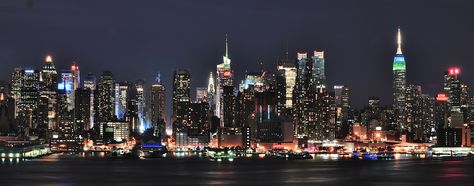 Pictures Of Nyc, Nyc Wallpaper, New York City Night, Night Skyline, Places In New York, City Sky, Twitter Header Aesthetic, Fotografi Vintage, Bus Terminal