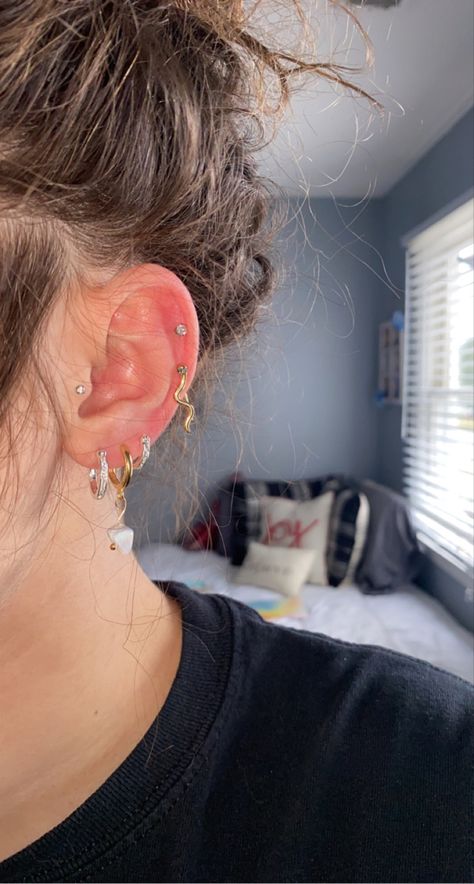 Ušný Piercing, Minimalist Ear Piercings, Dope Jewelry Accessories, Piercing Inspo, Cool Ear Piercings, Pretty Ear Piercings, Cute Ear Piercings, Cute Piercings, Dope Jewelry