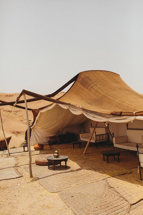 The ultimate in laid back desert chic is this stylish wedding in the Agfay desert outside of Marrakesh Desert Installation, Desert Market, Berber Lodge, Desert Glamping, Camping In The Desert, Desert Getaway, Desert Survival, Marrakesh Wedding, Desert Inspo