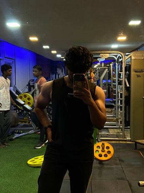 Indian Gym Boy, Gym Mirror Selfie Men, Gym Mirror Selfie, Captions For Guys, Gym Motivation Wallpaper, Calming Pictures, Gym Photography, Gym Mirrors, Ear Tattoos