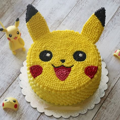 Pikachu Cake Ideas, Pikachu Cake Birthdays, Bolo Pikachu, Pokemon Party Decorations, Pokemon Themed Party, Pokemon Birthday Cake, Pikachu Cake, Pikachu Pikachu, Mini Torte