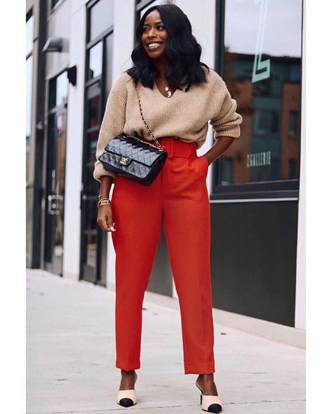 colors that go with beige and red Black Woman Fall Outfits 2023, Red Trousers Outfit, Red Pants Outfit, Red Trousers, Corporate Attire, Winter Work, Office Outfits Women, Young Professional, Current Trends