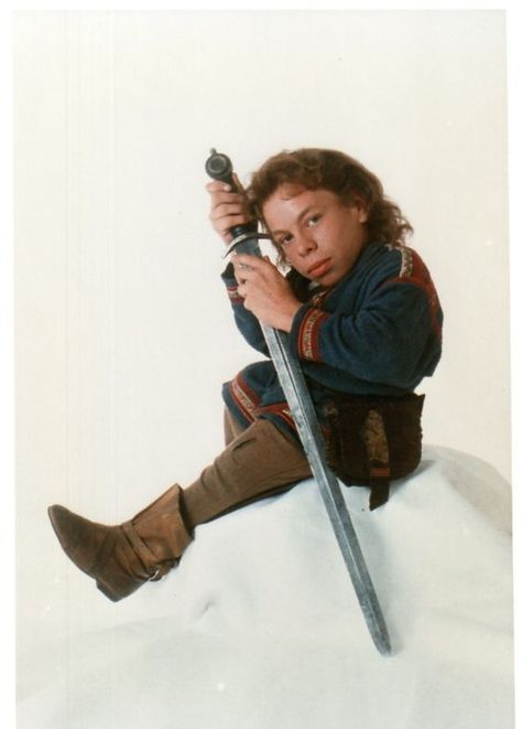 Happy Birthday to Warwick Davis, born on this day February 3rd,1970. Willow Movie, Willow 1988, Warwick Davis, Magical Beings, Film Archive, Fairytale Illustration, Fantasy Films, 80s Movies, Fantasy Fiction